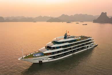 2-Day or 3-Day: Halong&Lan Ha Bay Cruise 5* balcony, bathtub