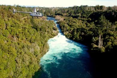 Taupo: przelot helikopterem nad wodospadem Huka
