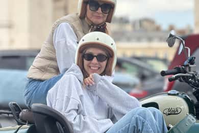 Tour privado en sidecar por París con servicio de recogida en el hotel