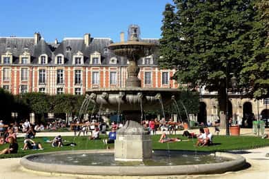 Paris: Guided tour of Marais in German