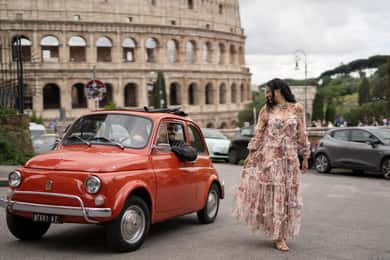ラ・ドルチェ・ヴィータ：クラシックなフィアット 500 でローマを巡る