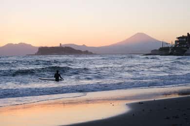 From Tokyo: Private Tour to Kamakura - Temples, Sea, Onsen