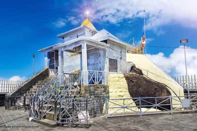 Sacred Sunrise Adventure: Adam's Peak Day Tour