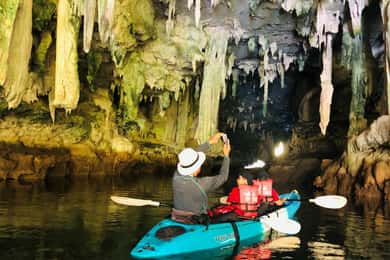 Krabi: Descubre la belleza natural de Krabi con una excursión en kayak