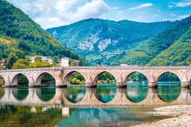From Sarajevo: Transfer to Belgrade & Sightseeing Car Tour