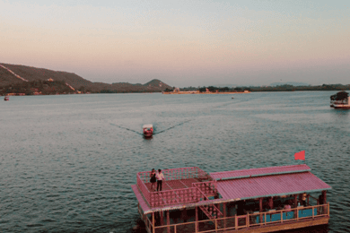 Luxury Boat ride, Havelis, Heritage Walk & High Tea