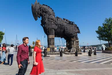 Istanbul: Troy Guided Bus Tour with Ferry Tickets & Lunch