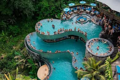 Ubud: quad, tyrolka i basen Cretya