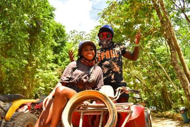 Puerto Morelos : Randonnée en quad dans la jungle avec baignade dans un cénote et tyrolienne