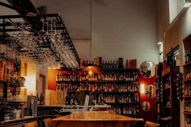 ENOTECA VENARIA: Degustazione vini e cibo locale