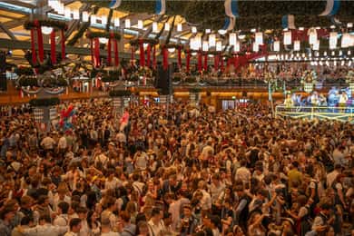 Munich: Oktoberfest Tour and Big Tent Visit with Local Guide
