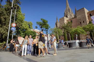 Barcelone : visite guidée à pied de la ville avec un guide de la région