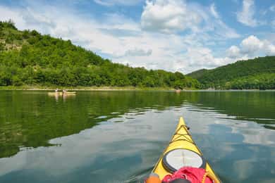 Excursión de un día en kayak por el lago de la presa de Stamboliski