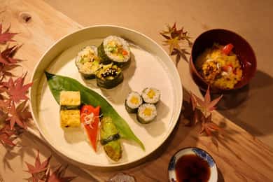 Osaka: Moderní vegetariánské kurzy vaření sushi