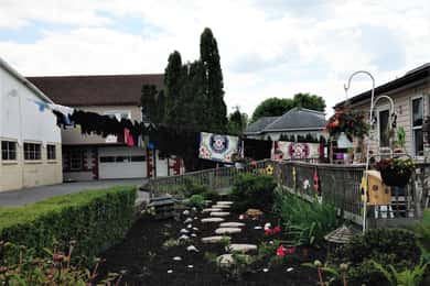 Lancaster County: Amish Farmlands Tour & Family-Style Dinner