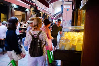Bologna: Street Food Tour in the Historic Center
