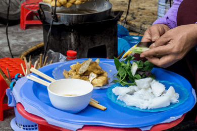 Visite culinaire végétarienne et visite de la rue des trains à Hanoï