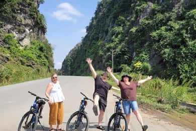 Hanoi: 3-Day Ninh Binh Trip and Ha Long Bay 5-Star Cruise