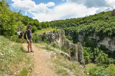 Ganztägige Wasserfälle und Höhlen rund um Veliko Tarnovo
