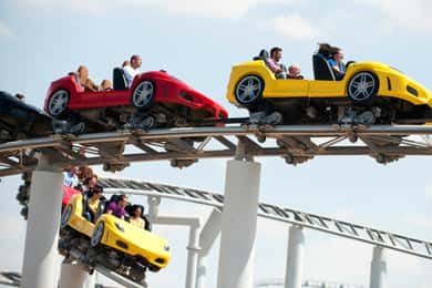 Dubai: Ferrari World Abu Dhabi med inngangsbillett og transport