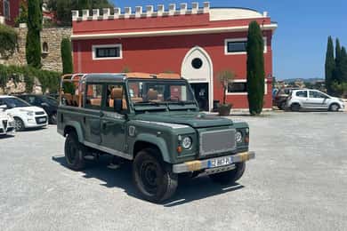 Nice : Wine Tasting in backcountry in Defender