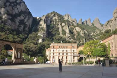 Fra Barcelona: Privat tur til Montserrat og boutique-vingårde
