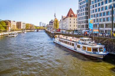 Berlin: Båttur Båttur längs floden Spree