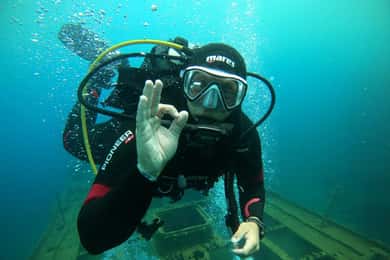 Santorini: Experiencia de buceo en la Caldera para principiantes