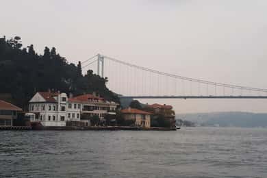 İstanbul: Boğaz Gezisi ve Öğle Yemeği ile Tam Günlük Şehir Turu