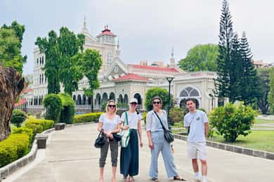 La Experiencia Completa de Pune: Un tour de día completo (Tour en coche AC)