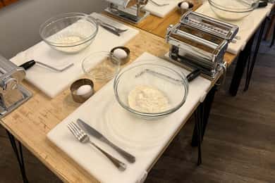 Palermo: Clase de cocina de pasta y tiramisú con vino