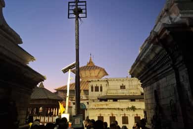 Katmandú: Cremación abierta en Pashupatinath y Aarati vespertino