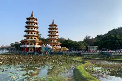 Kaohsiung: Private City Tour with Fo Guang Shan Museum