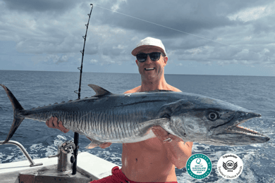Cairns: Great Barrier Reef Fishing Charter with Lunch
