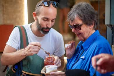 Athens: Walking Food Tour with Wine Tasting and Dinner