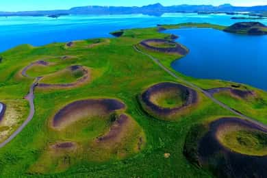 Desde Akureyri: Excursión en barco por el lago Mývatn y Goðafoss +Almuerzo