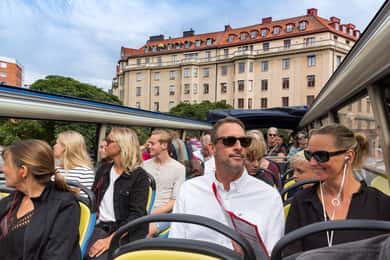 Estocolmo: Excursão a pé pela Cidade Velha e tour de ônibus hop-on hop-off