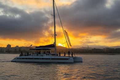 Barcelona: Daytime or Sunset Cruise with Drinks