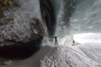 Fairbanks: Guided Snowshoe Hike to Castner Glacier Ice Cave