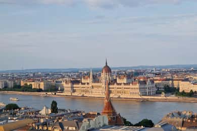 Budapest: private deluxe tour with a native, in Spanish