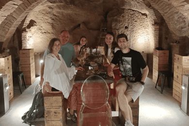 Siena subterránea Cata de vinos en una cueva medieval
