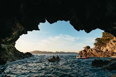 Alcudia: Kayaking Tour with Snorkel & Sea Cave Swim