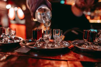 Krakow: Daytime Pub Crawl With 30 Minutes Open Bar & Karaoke