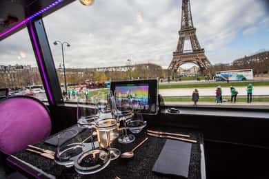 Paris: Kulturelle Nachttour mit Abendessen an Bord