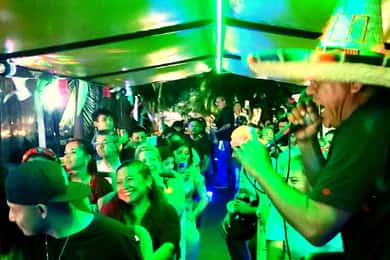 Cancún: Fiesta Privada en Autobús 3 Horas