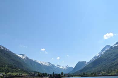 Olden: Guidet nybegynnervennlig fjordpadling i kajakk.lokalt selskap