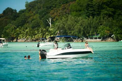 Location de bateaux privés sur l'île de Mahé ~ Capitaine de votre propre aventure