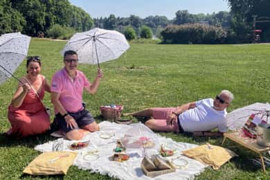 Lyon: Parc de la Tête d'Or Gourmet Picnic Basket