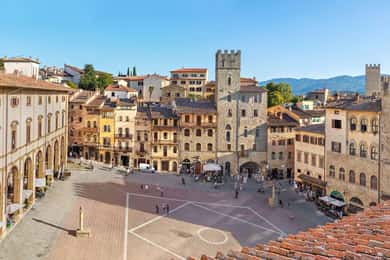 Arezzo: Guided Walking Tour with Basilica of San Francesco