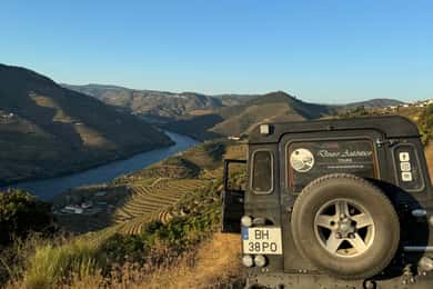 Vale do Douro: Passeio de 4wd, Visita a Adegas, Passeio de Barco e Almoço